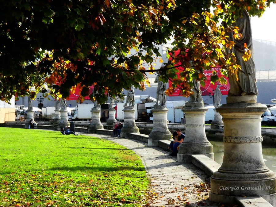 45332751_2390664347627575_1813096920470519808_n